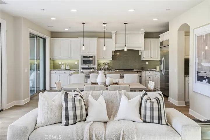 31800 Paseo Tarazona, San Juan Capistrano, California 92675