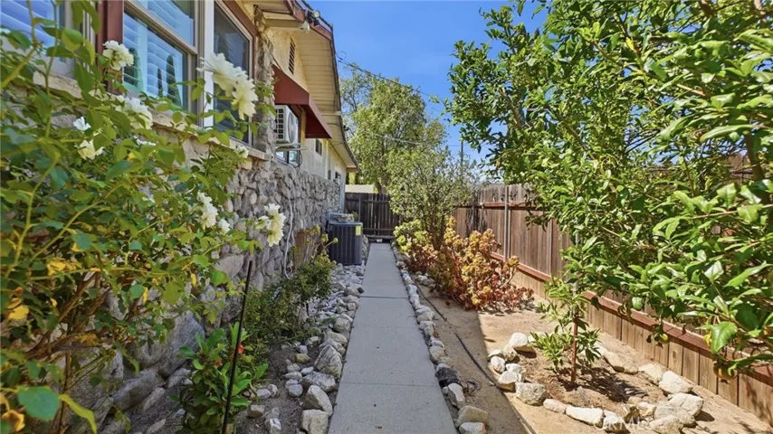 7276 Summitrose Street, Tujunga, California 91042