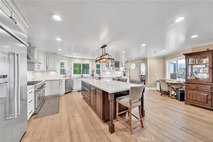 3 Mustang Road, Rancho Palos Verdes, California 90275