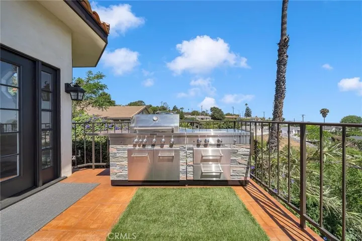 3 Mustang Road, Rancho Palos Verdes, California 90275
