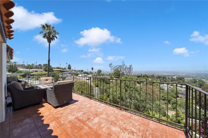 3 Mustang Road, Rancho Palos Verdes, California 90275