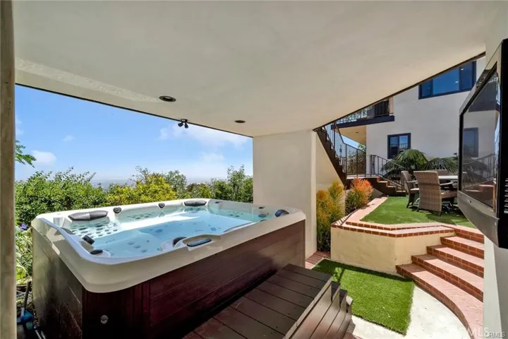 3 Mustang Road, Rancho Palos Verdes, California 90275