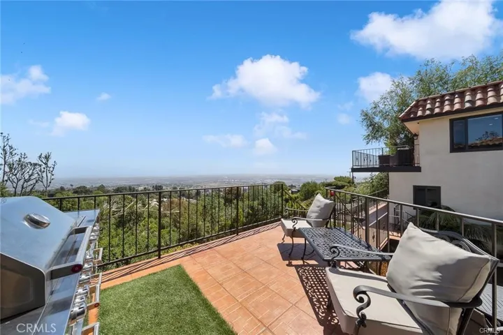 3 Mustang Road, Rancho Palos Verdes, California 90275