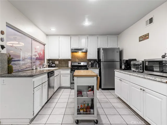 2216 Sequoia, Simi Valley, California 93063