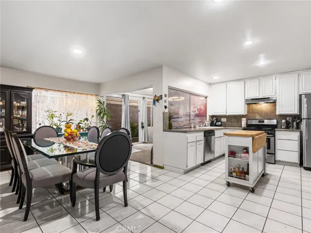 2216 Sequoia, Simi Valley, California 93063