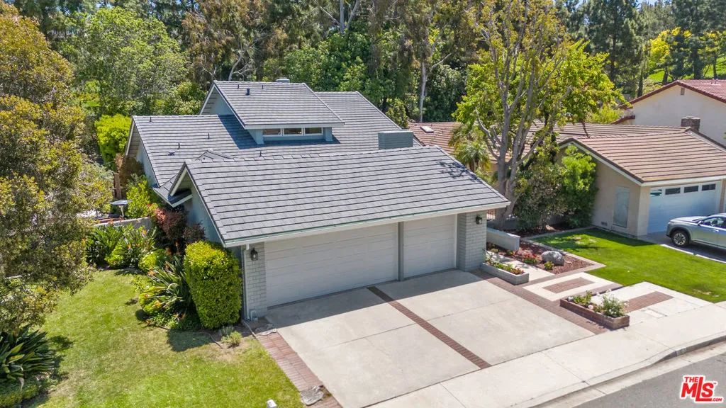 Front, 3 Car Garage