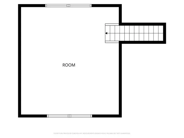 Floor plan, dimensions are estimated not measured.
