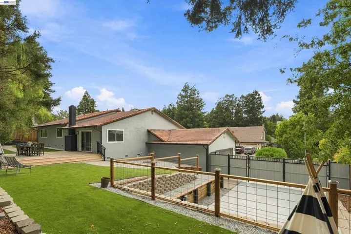 1084 Jamie Dr, Concord, California 94518