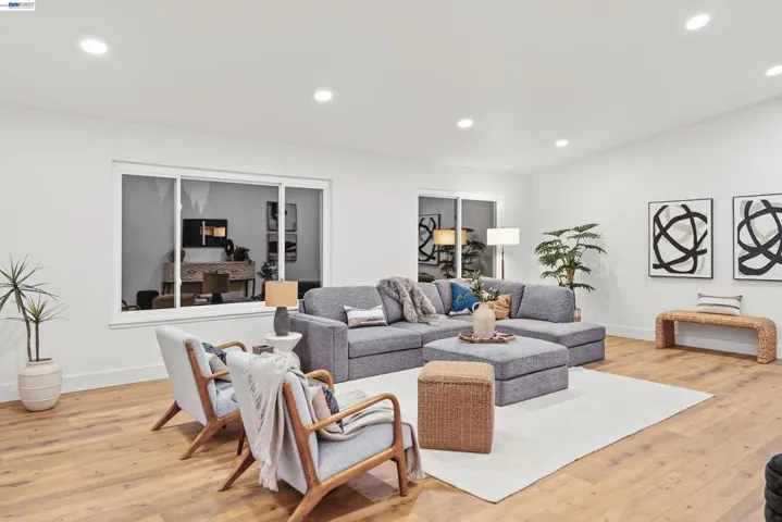 1084 Jamie Dr, Concord, California 94518