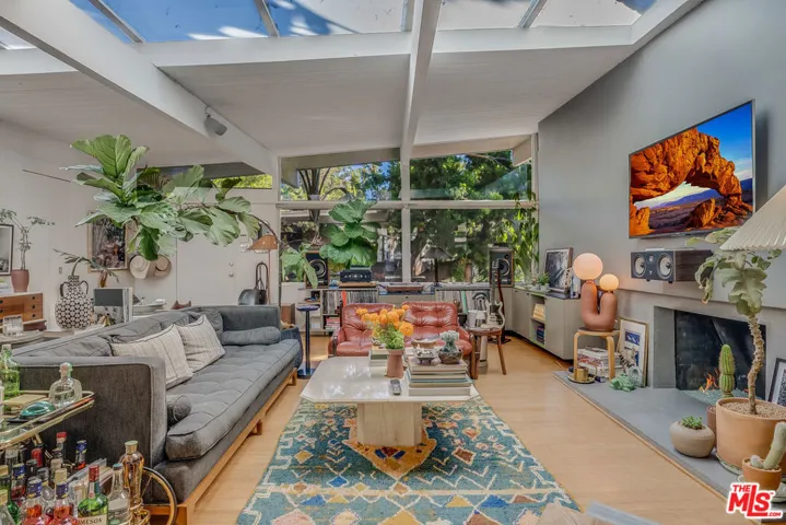 7979 Willow Glen Road, Los Angeles, California 90046