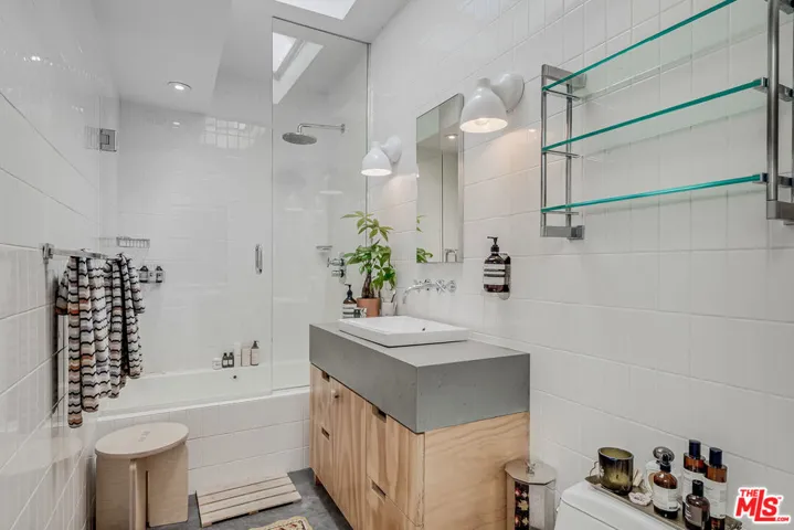 7979 Willow Glen Road, Los Angeles, California 90046