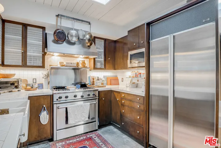 7979 Willow Glen Road, Los Angeles, California 90046