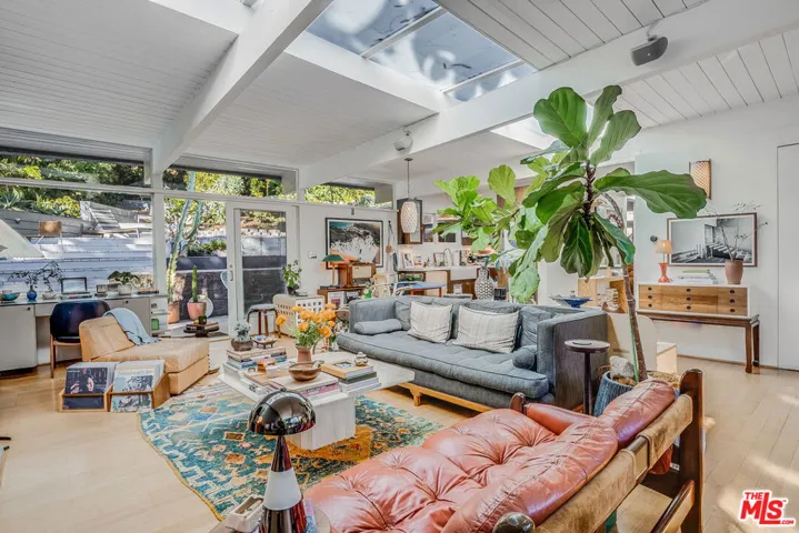 7979 Willow Glen Road, Los Angeles, California 90046