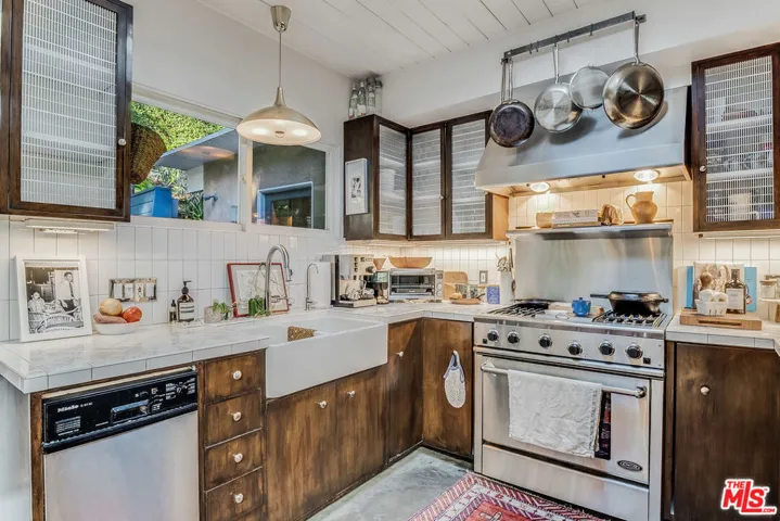 7979 Willow Glen Road, Los Angeles, California 90046