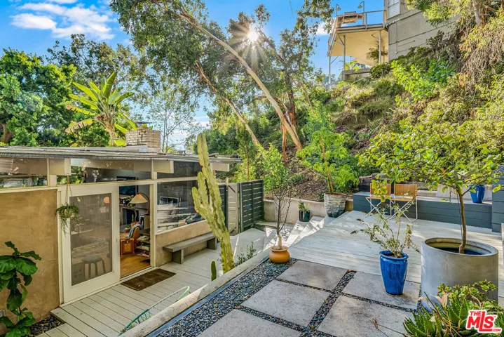 7979 Willow Glen Road, Los Angeles, California 90046