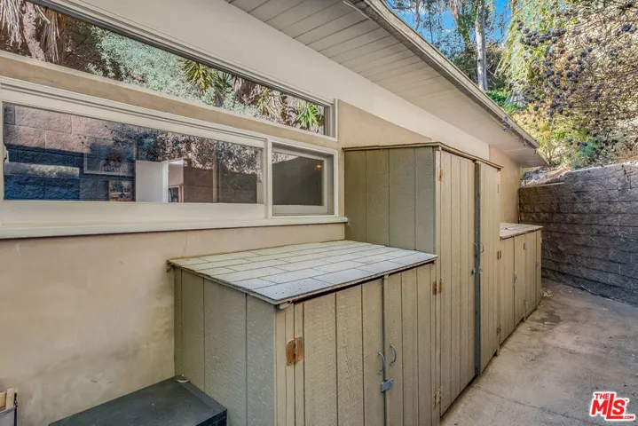 7979 Willow Glen Road, Los Angeles, California 90046