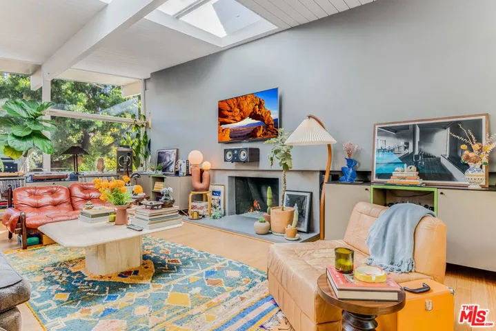 7979 Willow Glen Road, Los Angeles, California 90046