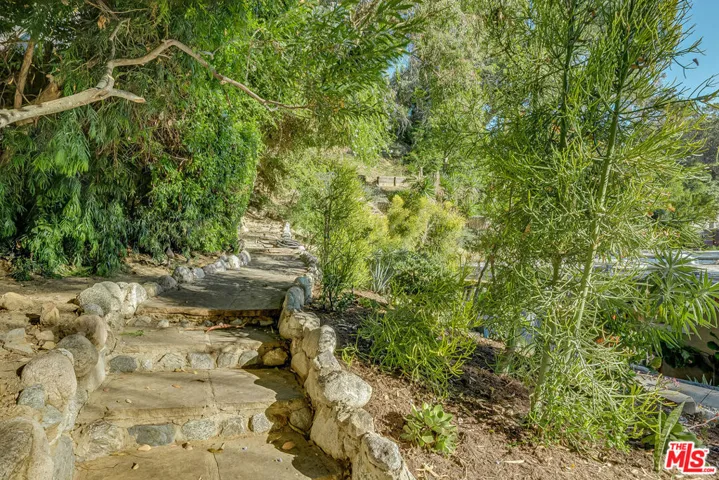 7979 Willow Glen Road, Los Angeles, California 90046