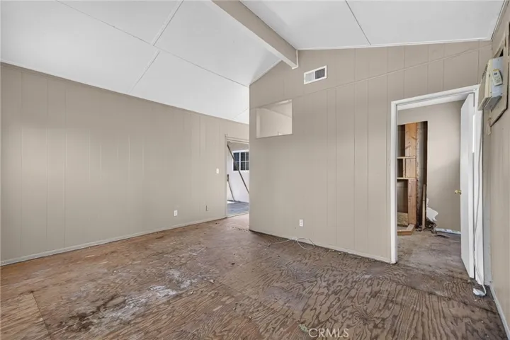 Master Bedroom Suite w/ Bathroom 2