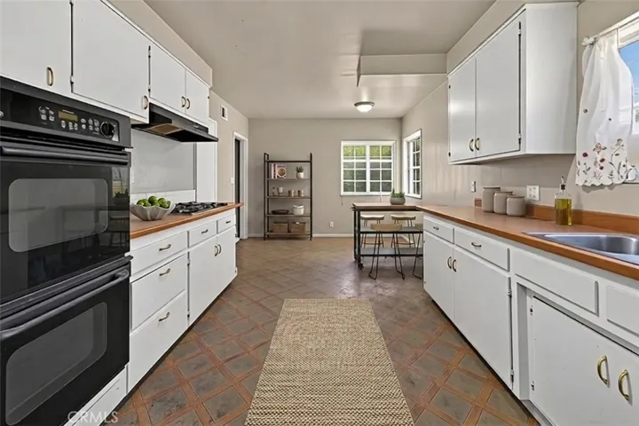 AI Kitchen small dining area