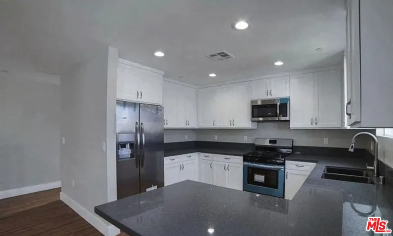2301 Hauser Boulevard, Los Angeles, California 90016