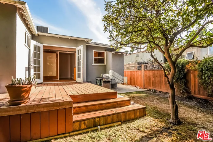 801 Brooks Avenue, Venice, California 90291