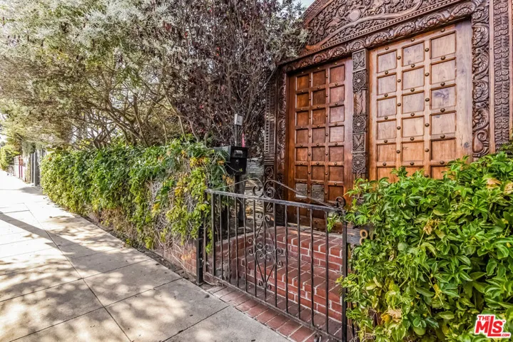 801 Brooks Avenue, Venice, California 90291