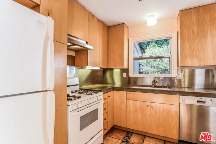 801 Brooks Avenue, Venice, California 90291