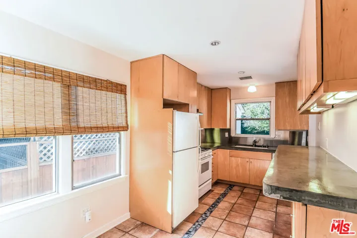 801 Brooks Avenue, Venice, California 90291