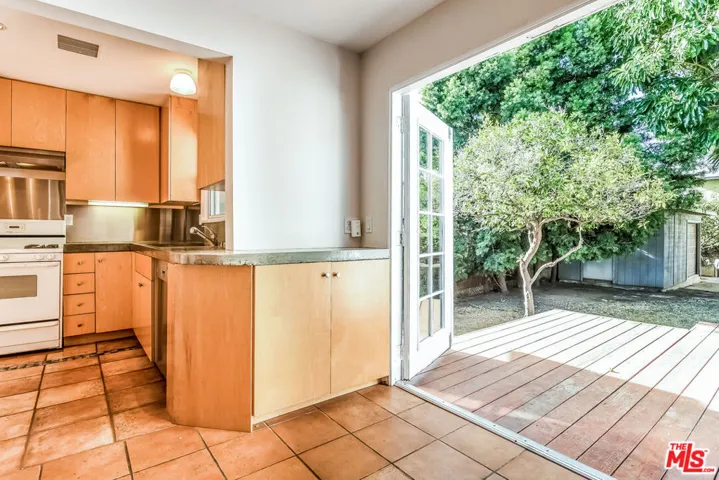 801 Brooks Avenue, Venice, California 90291