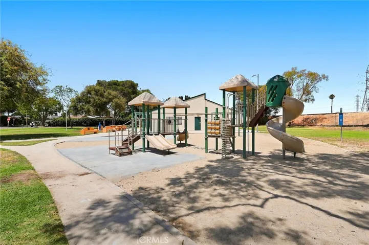 6911 E Septimo, Long Beach, California 90815