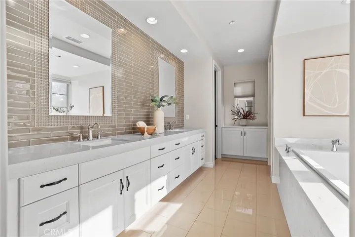 10 Shadybend, Irvine, California 92602