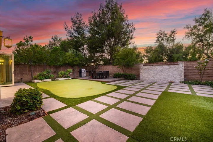 10 Shadybend, Irvine, California 92602
