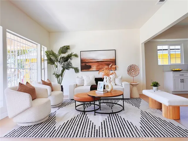 1171 E 60th Street, Los Angeles, California 90001