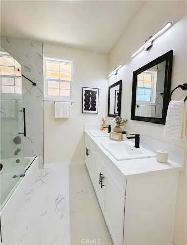 1171 E 60th Street, Los Angeles, California 90001