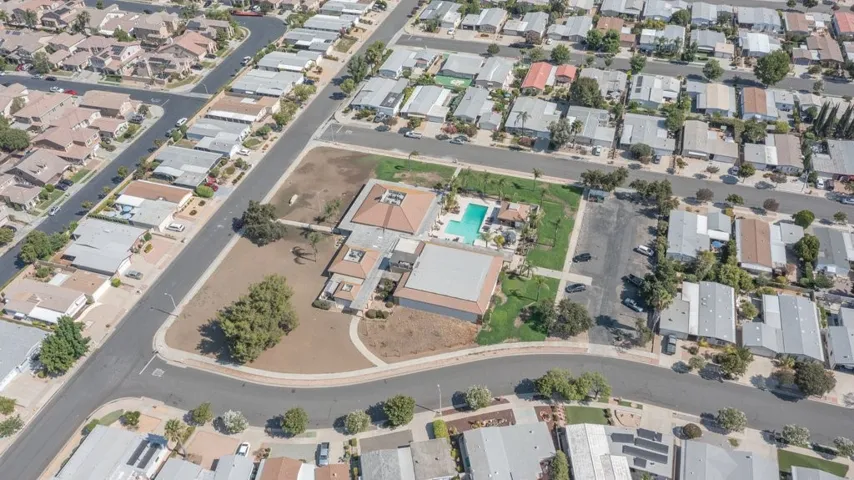 nearby swimming pool and club house-seperate membership