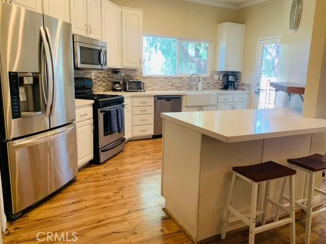 Kitchen with peninsula with bar stool and direct access to the back patio