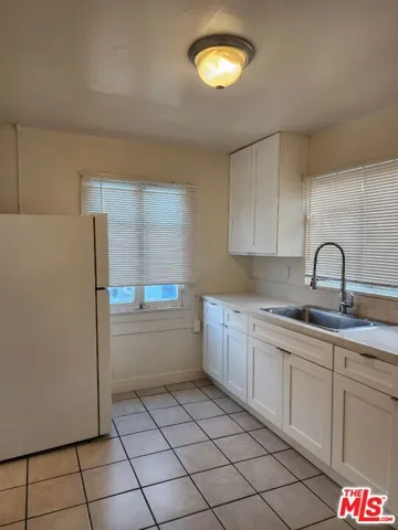 6685 De Longpre Avenue, Los Angeles, California 90028