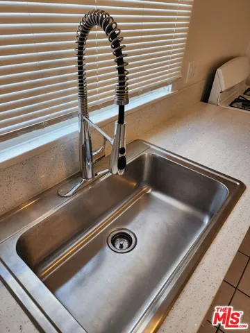 6685 De Longpre Avenue, Los Angeles, California 90028