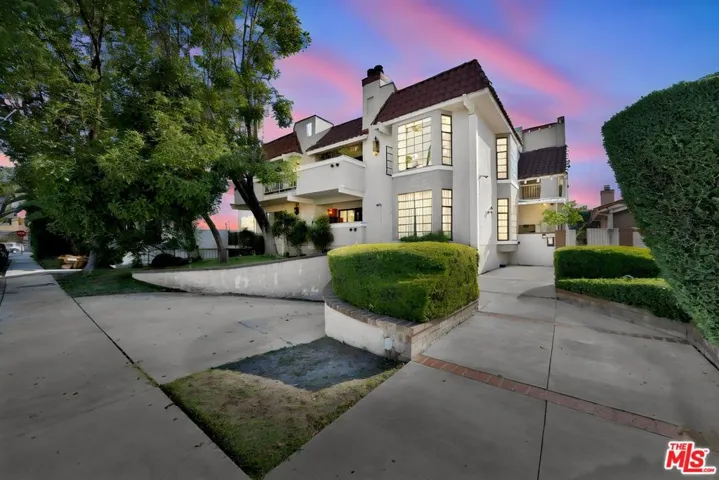 1211 DOROTHY DR