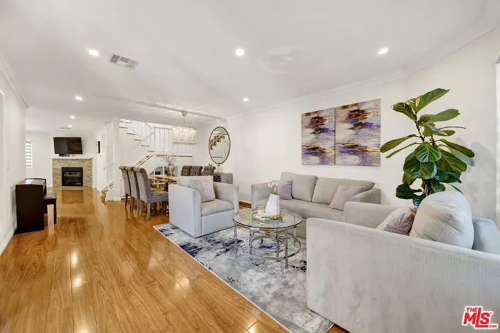 FORMAL LIVING/DINNING