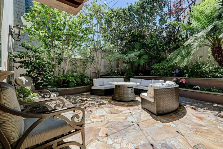 3005 N Poinsettia Avenue, Manhattan Beach, California 90266