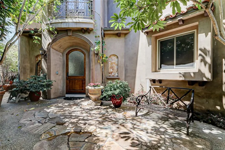 3005 N Poinsettia Avenue, Manhattan Beach, California 90266