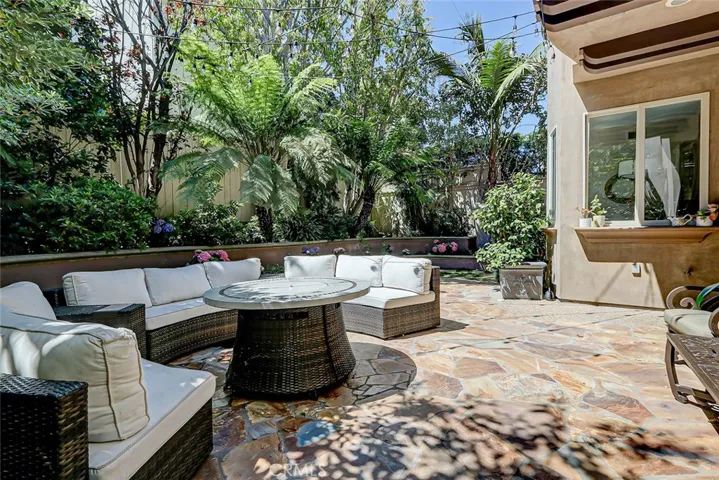 3005 N Poinsettia Avenue, Manhattan Beach, California 90266