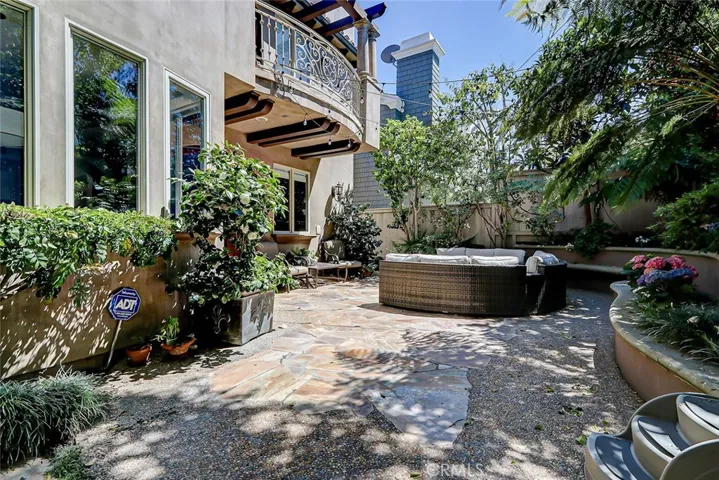 3005 N Poinsettia Avenue, Manhattan Beach, California 90266