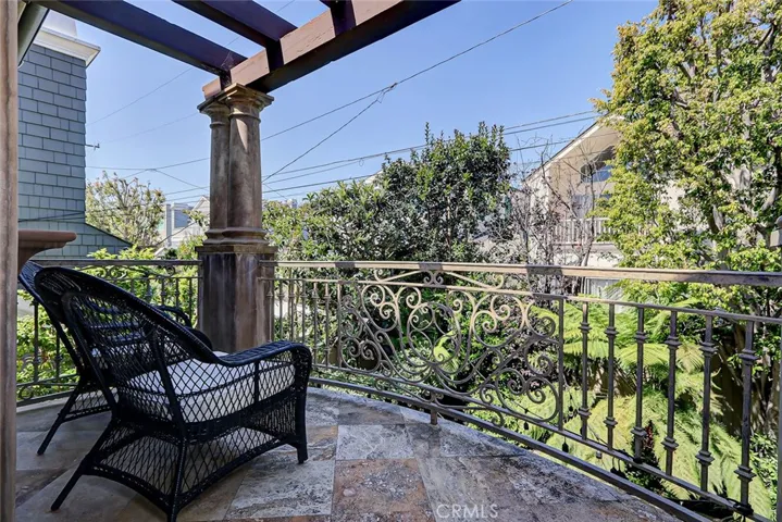 3005 N Poinsettia Avenue, Manhattan Beach, California 90266