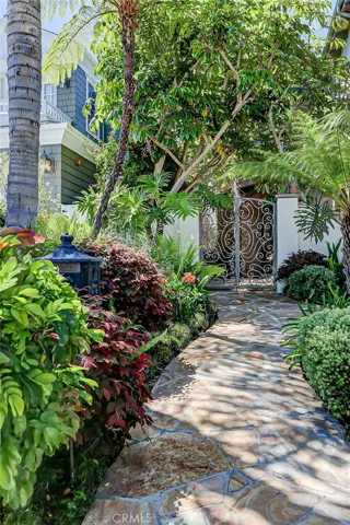 3005 N Poinsettia Avenue, Manhattan Beach, California 90266