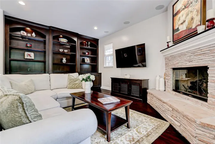 3005 N Poinsettia Avenue, Manhattan Beach, California 90266