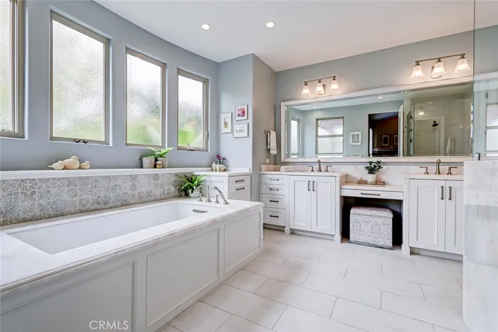 3005 N Poinsettia Avenue, Manhattan Beach, California 90266