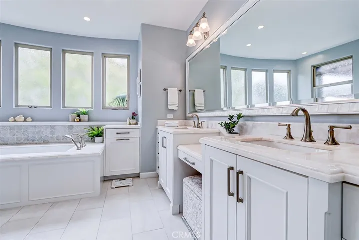 3005 N Poinsettia Avenue, Manhattan Beach, California 90266